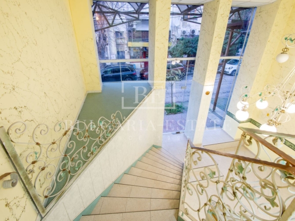 Ексклузивно от България Естейт: Магазин и Коктейл Бар в Центъра на Варна - 0