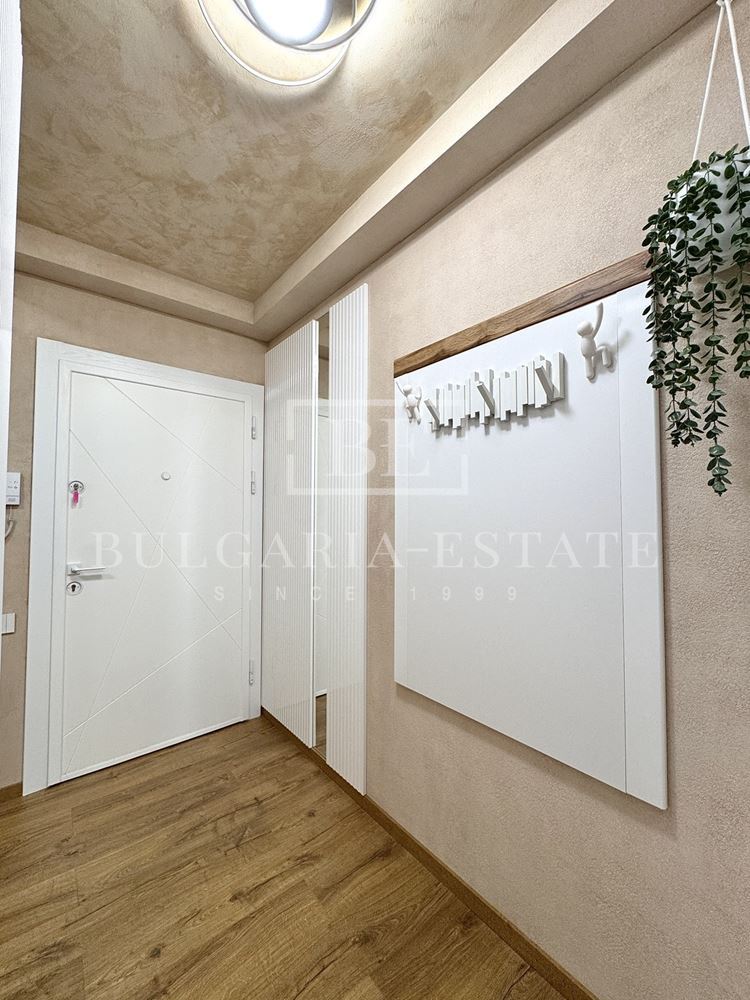 ЕКСКЛУЗИВНО! Луксозен тристаен апартамент в Св. Св. Константин и Елена - 0