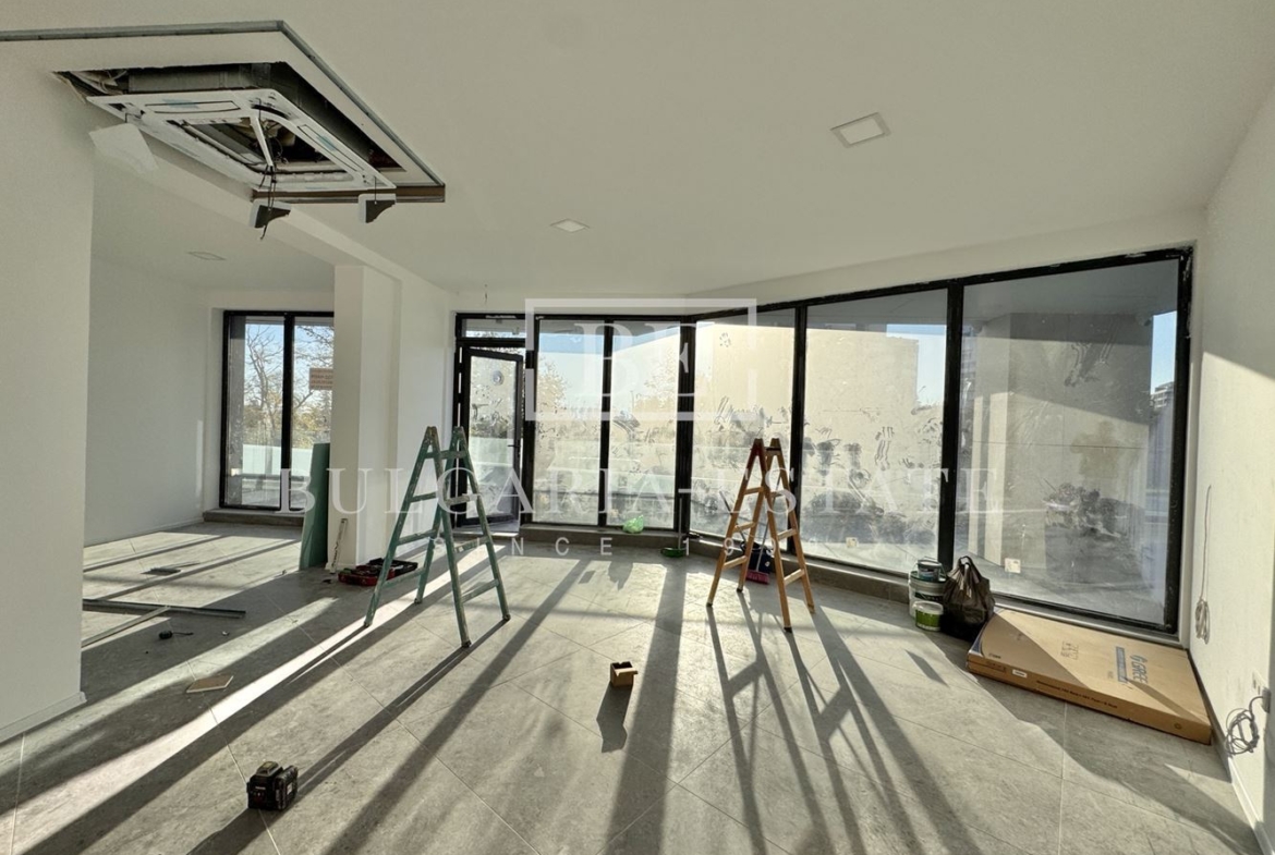 Магазин под наем на бул. „Васил Левски“ – отлична локация и функционално разпределение - 0