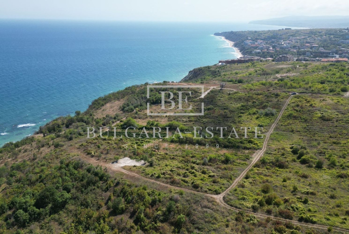 Просторен парцел за жилищно строителство в гр. Бяла – 2475 кв.м, само на 250 м от морския бряг - 0