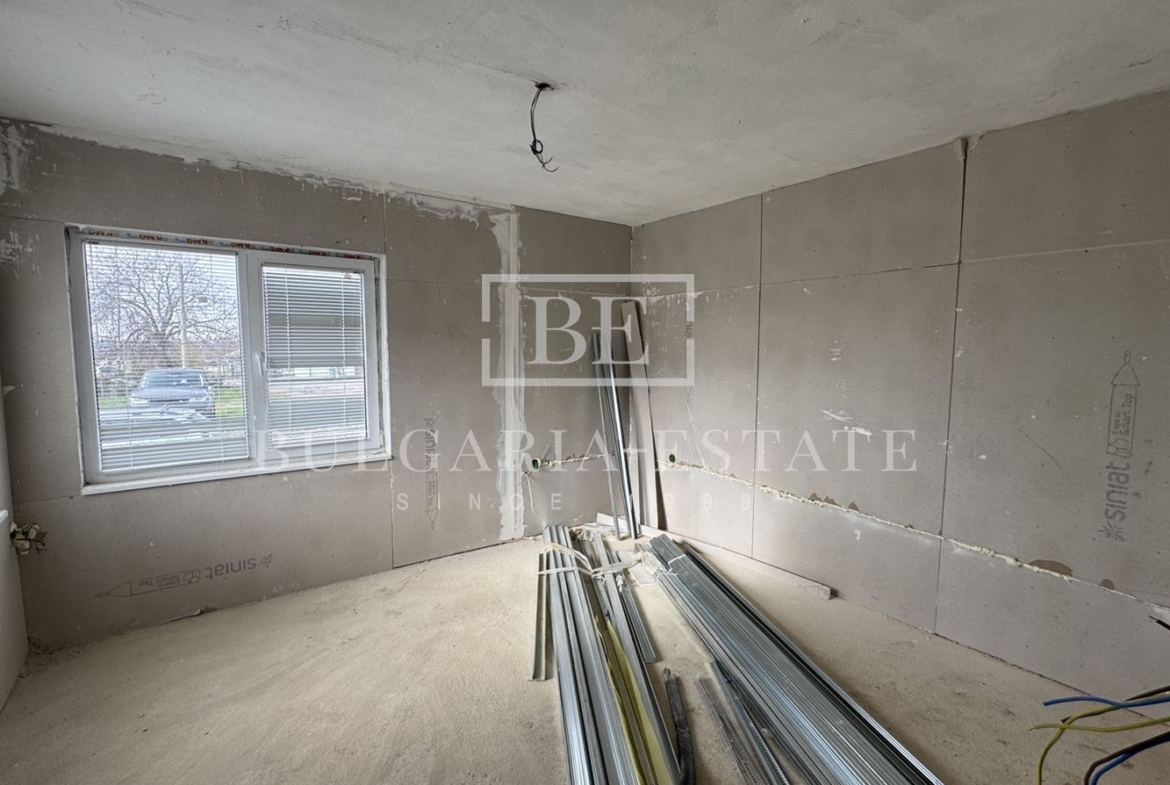 Прекрасна реновирана къща с голям двор – само на 12 км от центъра на Варна, с. Бенковски - 0