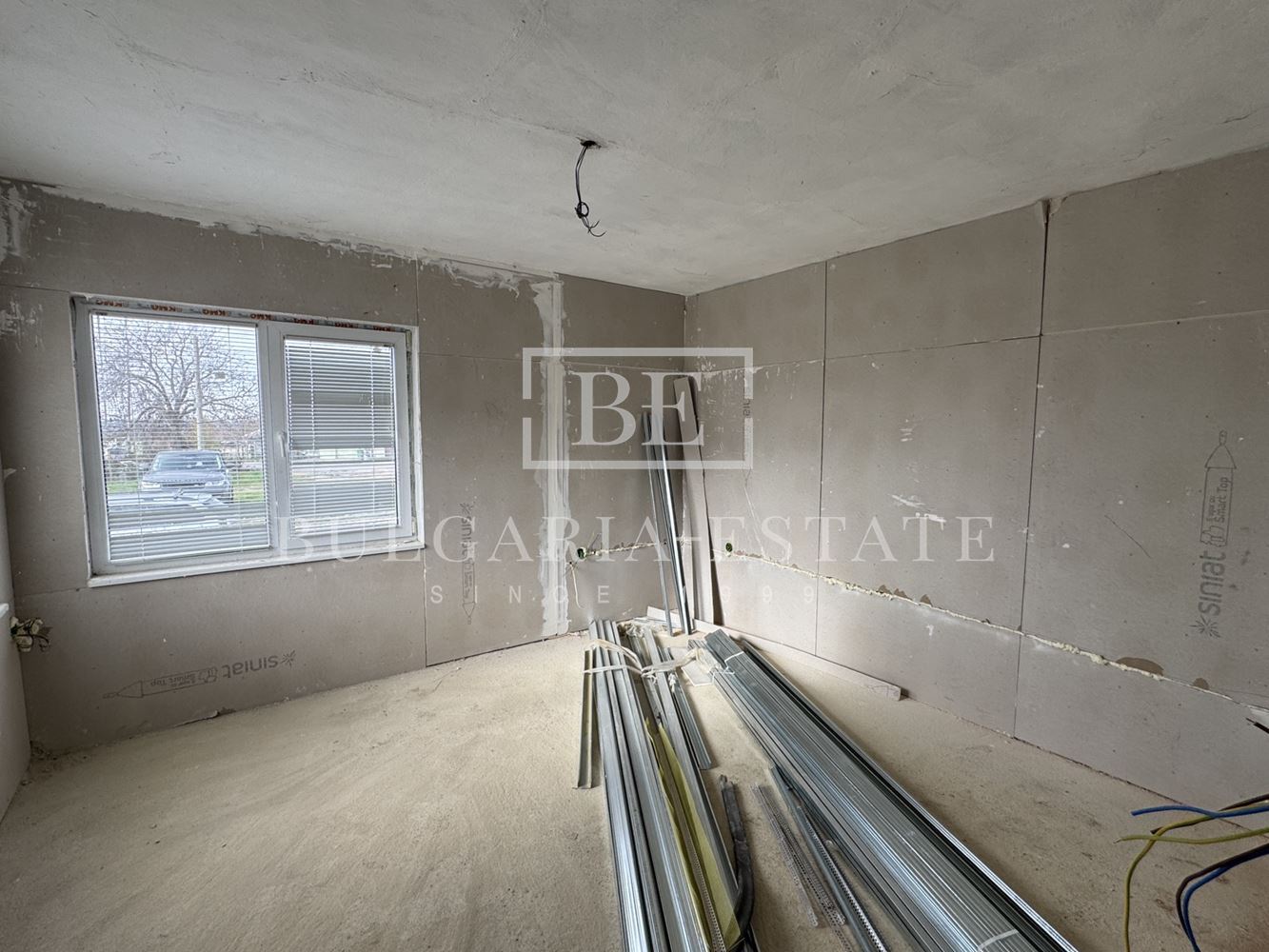 Прекрасна реновирана къща с голям двор – само на 12 км от центъра на Варна, с. Бенковски-0 Прекрасна реновирана къща с голям двор – само на 12 км от центъра на Варна, с. Бенковски - 0