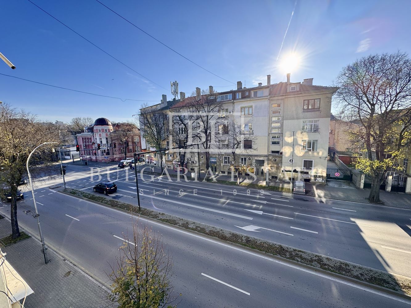 Елегантен тристаен апартамент, напълно обзаведен, в топ центъра на Варна-0 Елегантен тристаен апартамент, напълно обзаведен, в топ центъра на Варна - 0