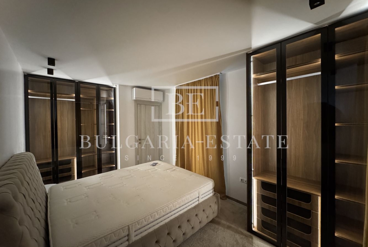 Stylish one-bedroom apartment for rent in an iconic building in. Breeze - 0