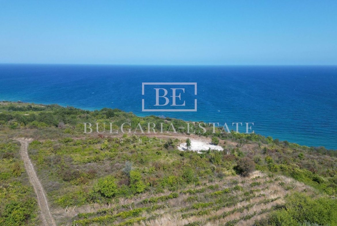 Просторен парцел за жилищно строителство в гр. Бяла – 2475 кв.м, само на 250 м от морския бряг - 0