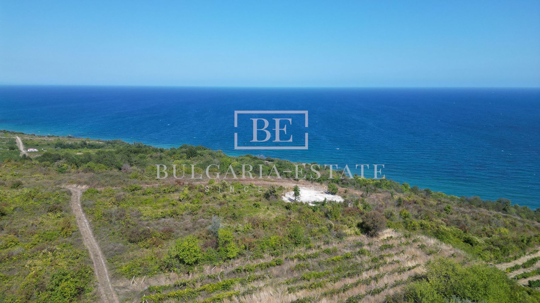 Просторен парцел за жилищно строителство в гр. Бяла – 2475 кв.м, само на 250 м от морския бряг - 0