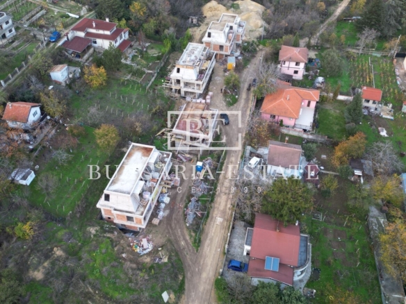 Дом 199 кв.м с двором 300 кв.м и 2 парковочными местами - Манастирски рид - 0