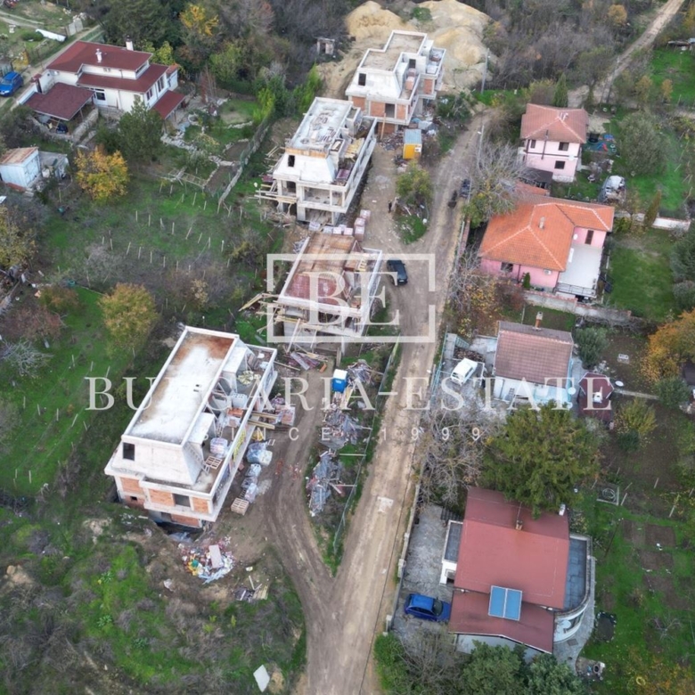 Дом 199 кв.м с двором 300 кв.м и 2 парковочными местами - Манастирски рид - 0