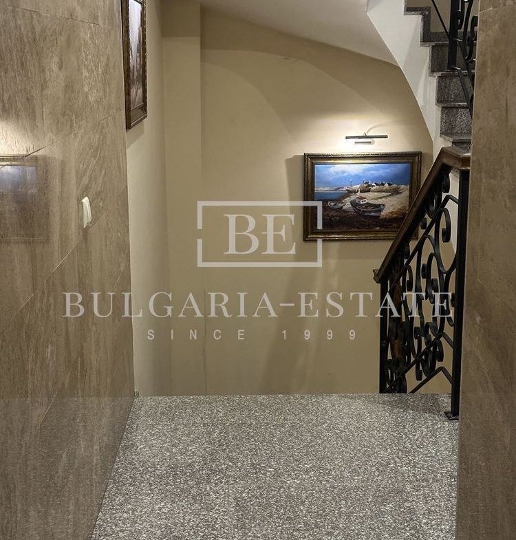 Луксозен тристаен в централната част на града - 0