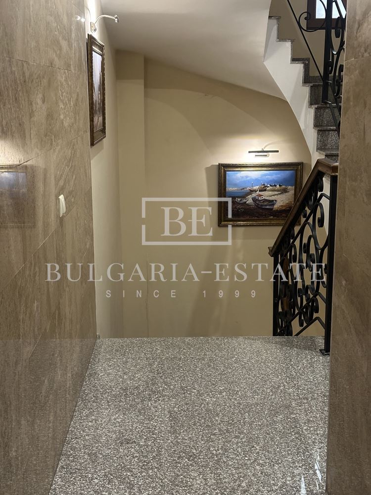 Луксозен тристаен в централната част на града-0 Луксозен тристаен в централната част на града - 0