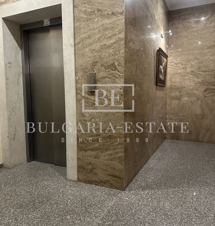 Луксозен тристаен в централната част на града - 0