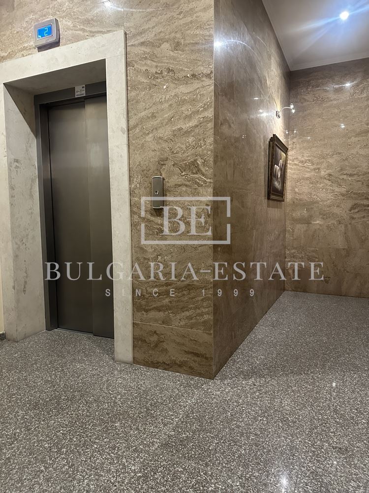 Луксозен тристаен в централната част на града-0 Луксозен тристаен в централната част на града - 0