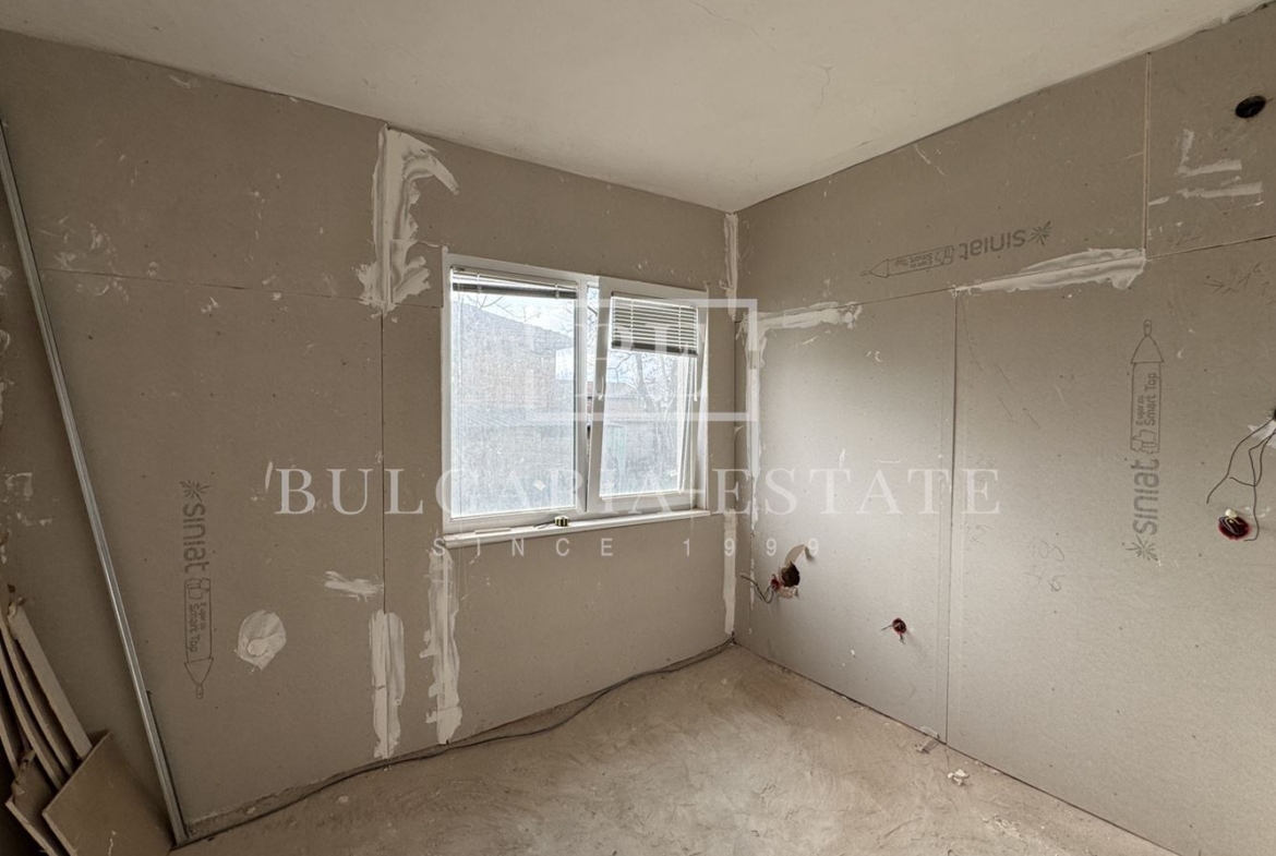 Прекрасна реновирана къща с голям двор – само на 12 км от центъра на Варна, с. Бенковски - 0