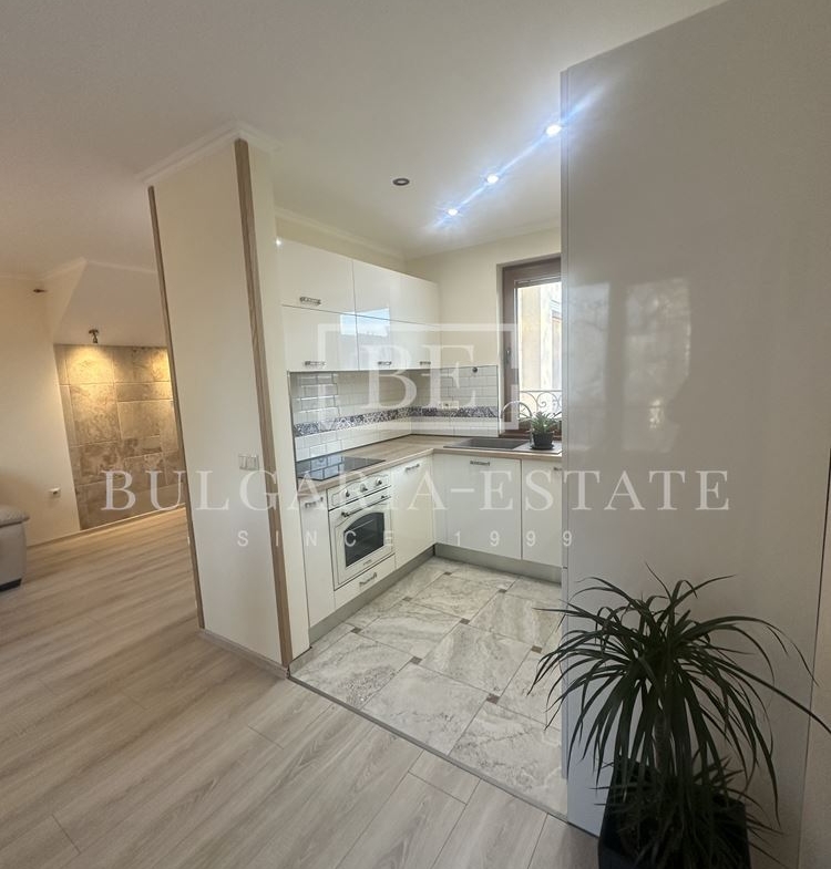 Луксозен тристаен в централната част на града - 0