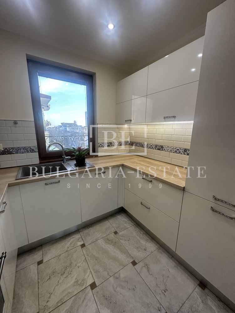 Луксозен тристаен в централната част на града-0 Луксозен тристаен в централната част на града - 0