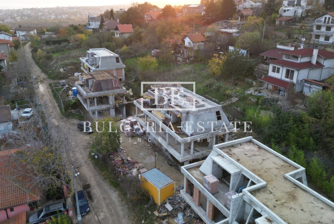 Дом 199 кв.м с двором 300 кв.м и 2 парковочными местами - Манастирски рид - 0