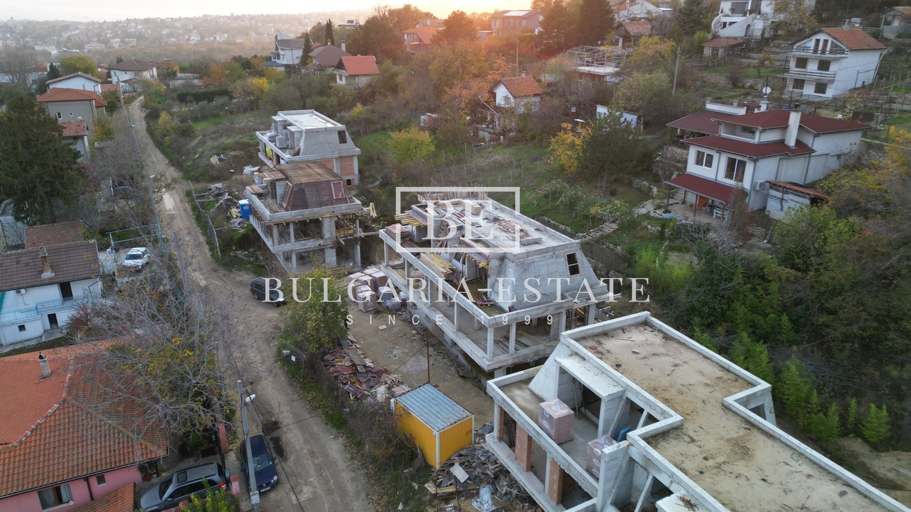 Дом 199 кв.м с двором 300 кв.м и 2 парковочными местами - Манастирски рид - 0