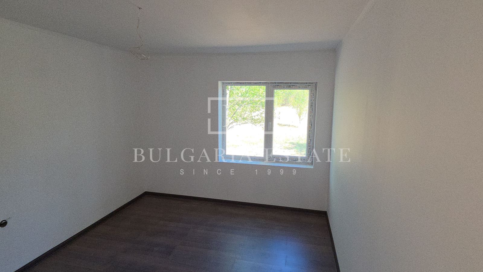 Реновирана къща с голяма градина - 0