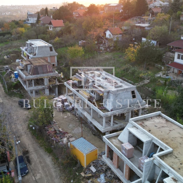 New three-storey house with yard in Manastirski rid - 0