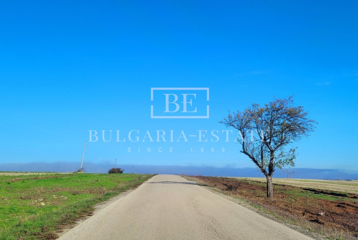 Реновирана къща с голяма градина - 0