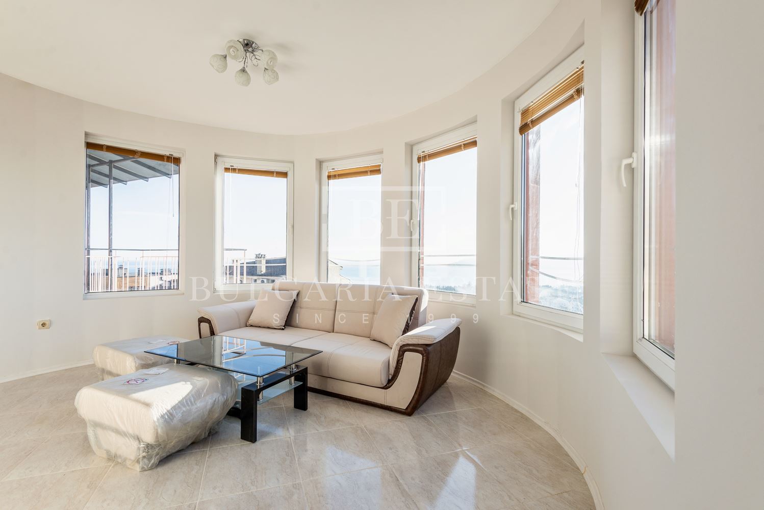 Тристаен апартамент с морска панорама – кв. Бриз + двоен гараж и паркомясто-0 Тристаен апартамент с морска панорама – кв. Бриз + двоен гараж и паркомясто - 0