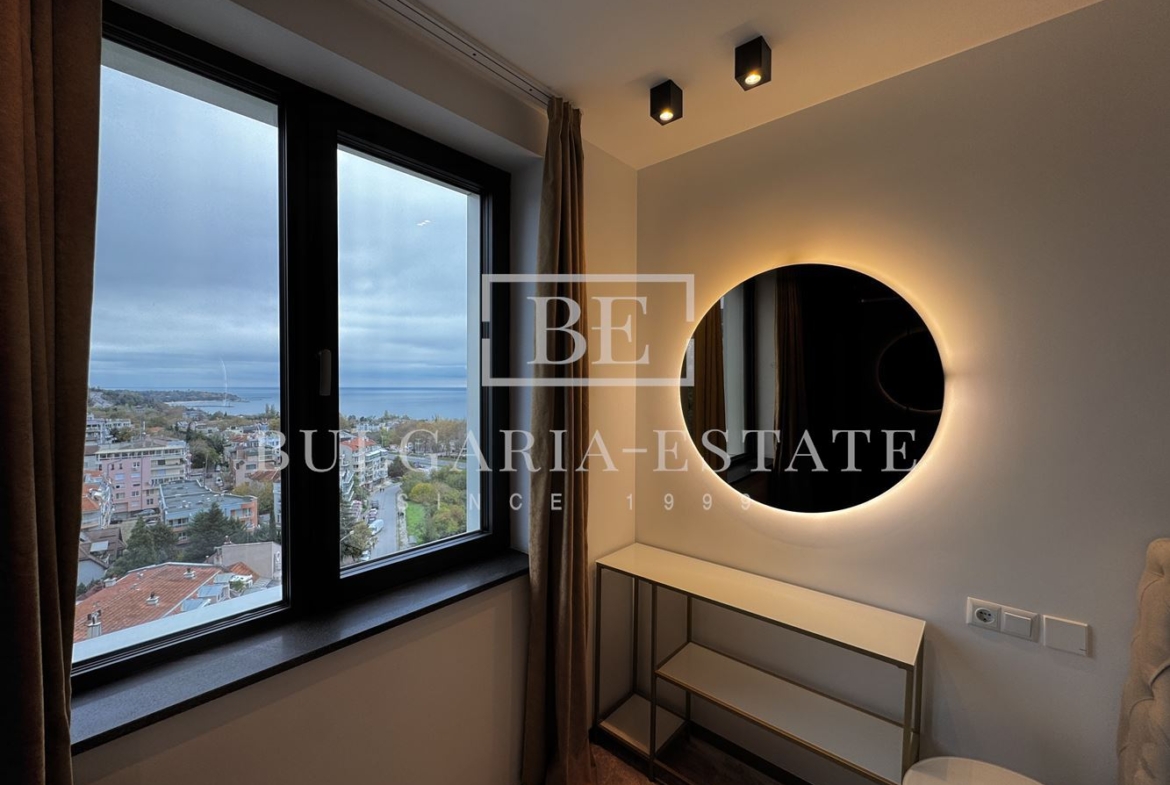 Stylish one-bedroom apartment for rent in an iconic building in. Breeze - 0