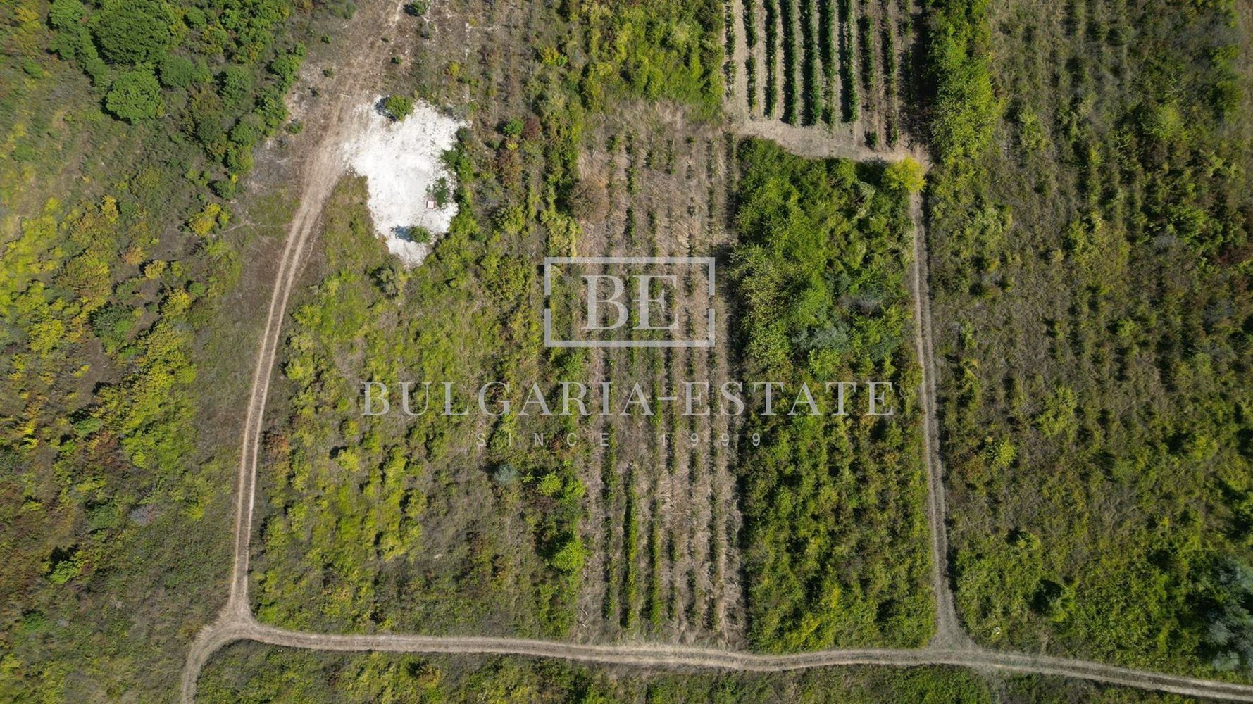 Просторен парцел за жилищно строителство в гр. Бяла – 2475 кв.м, само на 250 м от морския бряг - 0