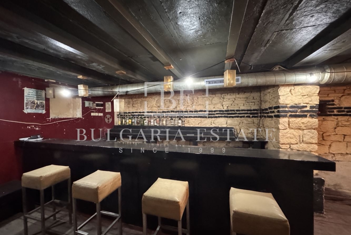 Ексклузивно от България Естейт: Магазин и Коктейл Бар в Центъра на Варна - 0