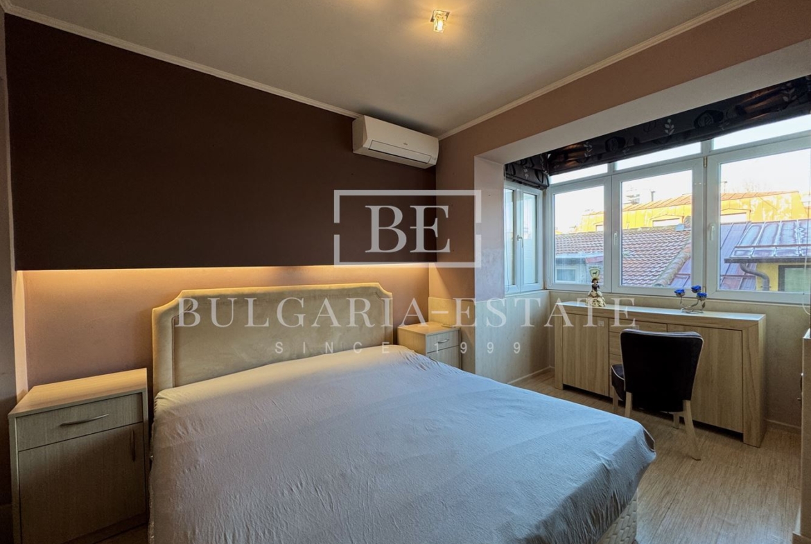 Елегантен тристаен апартамент, напълно обзаведен, в топ центъра на Варна - 0