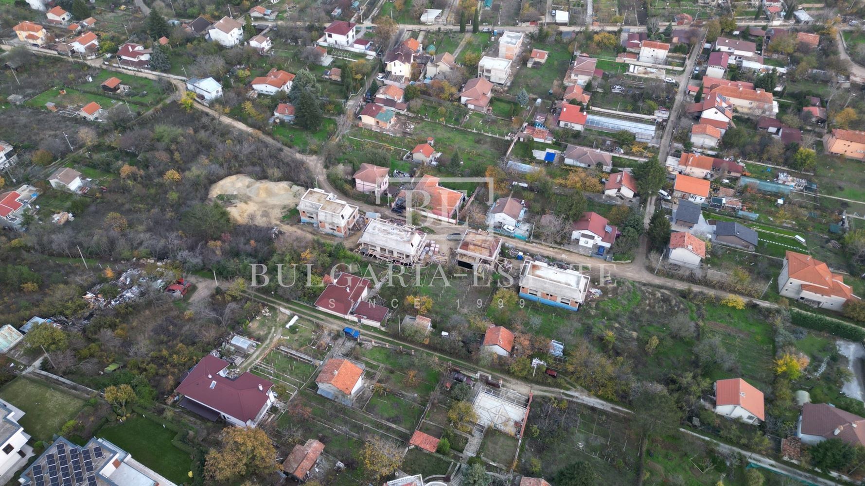 Новый трехэтажный дом со двором в Манастирском хребте - 0