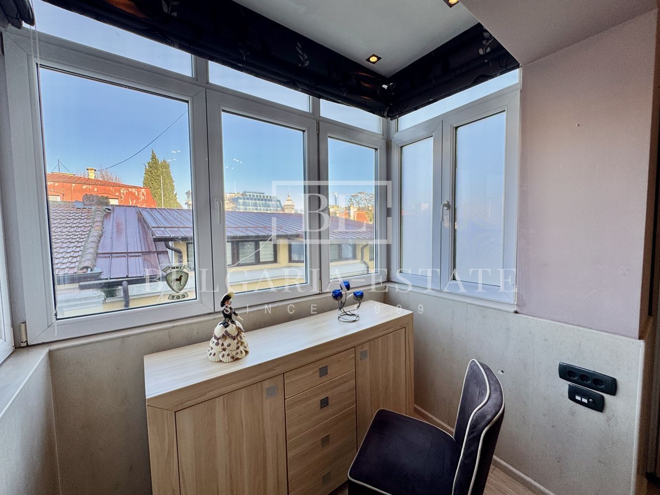 Елегантен тристаен апартамент, напълно обзаведен, в топ центъра на Варна-0 Елегантен тристаен апартамент, напълно обзаведен, в топ центъра на Варна - 0