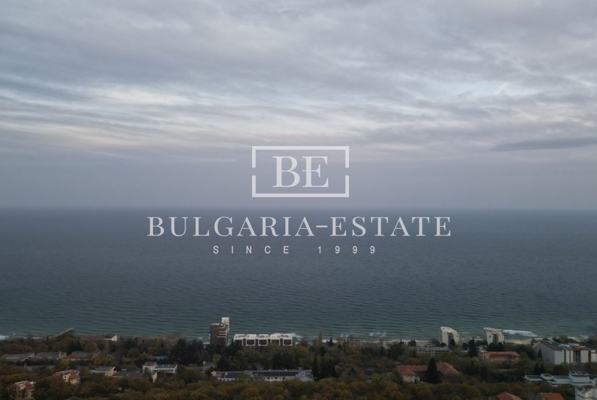 Дом 199 кв.м с двором 300 кв.м и 2 парковочными местами - Манастирски рид - 0