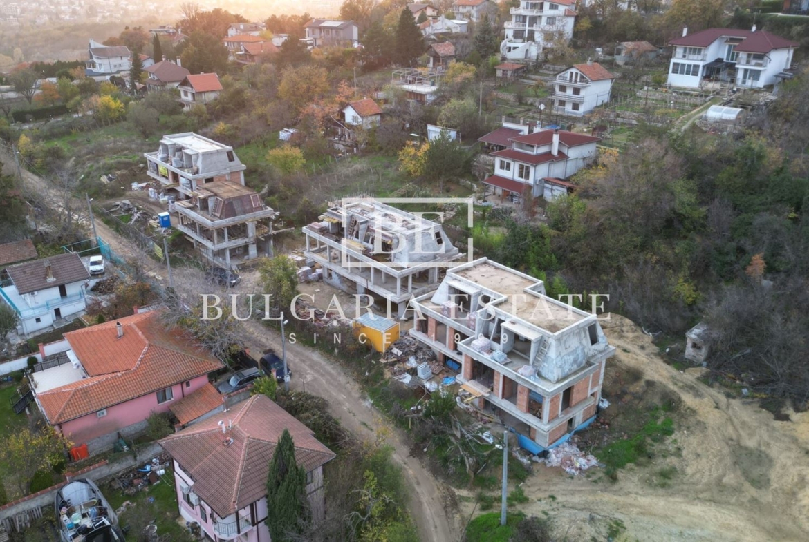 Дом 199 кв.м с двором 300 кв.м и 2 парковочными местами - Манастирски рид - 0