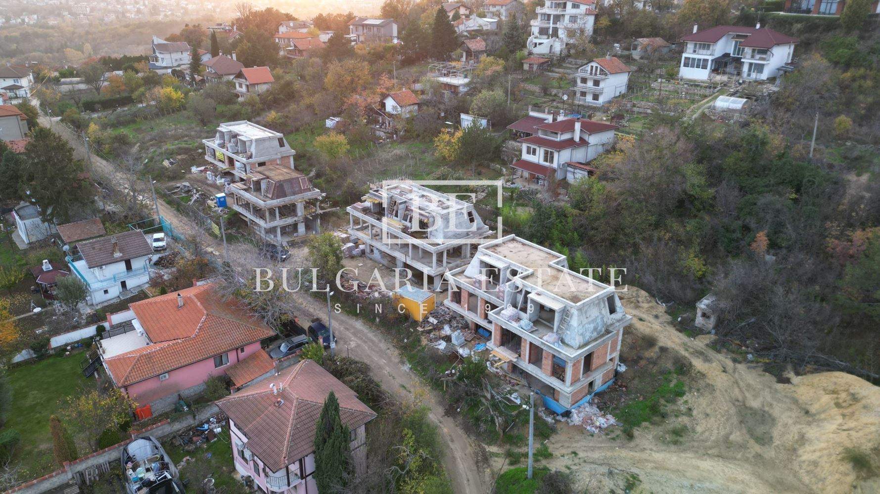 Дом 199 кв.м с двором 300 кв.м и 2 парковочными местами - Манастирски рид - 0