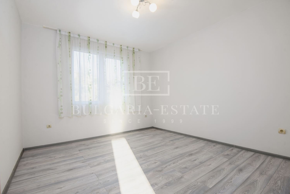 Тристаен апартамент с морска панорама – кв. Бриз + двоен гараж и паркомясто - 0