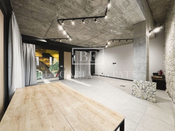 56sq.m Office in office building - Greek Quarter - 0