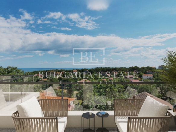 New three-storey house with yard in Manastirski rid - 0