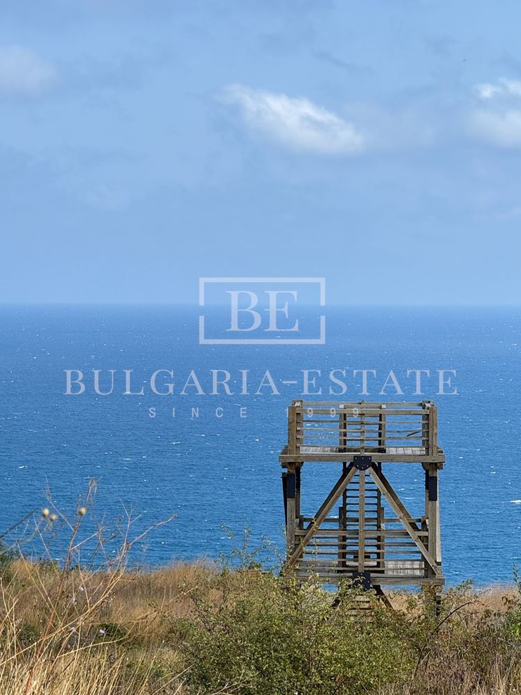 Просторен парцел за жилищно строителство в гр. Бяла – 2475 кв.м, само на 250 м от морския бряг - 0