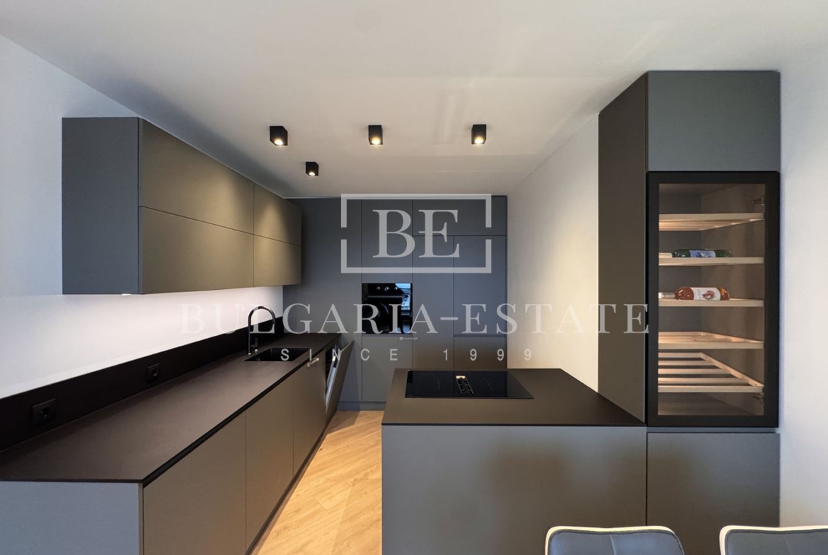 Stylish one-bedroom apartment for rent in an iconic building in. Breeze - 0