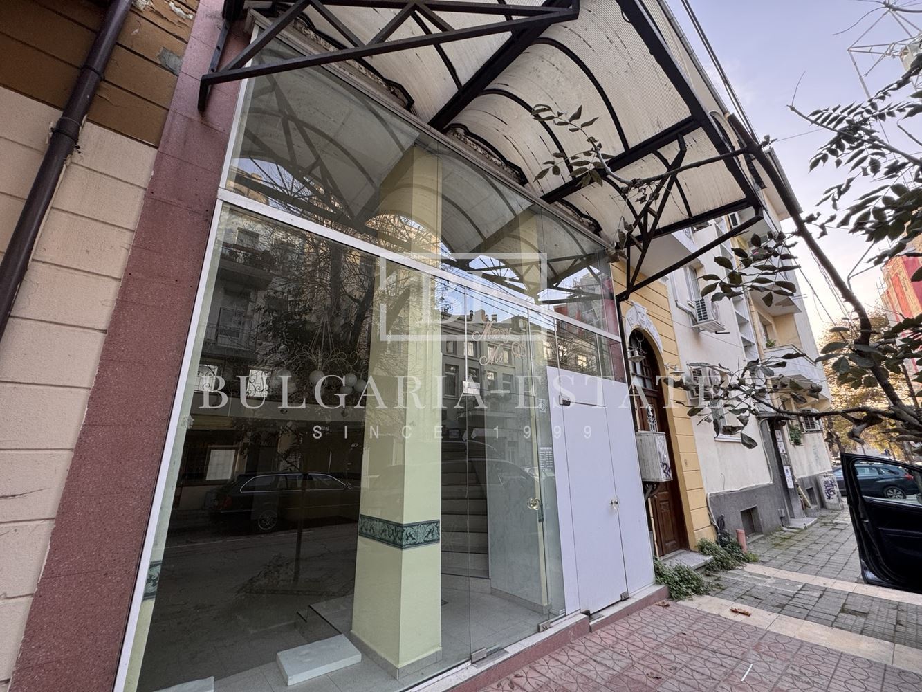 Ексклузивно от България Естейт: Магазин и Коктейл Бар в Центъра на Варна - 0