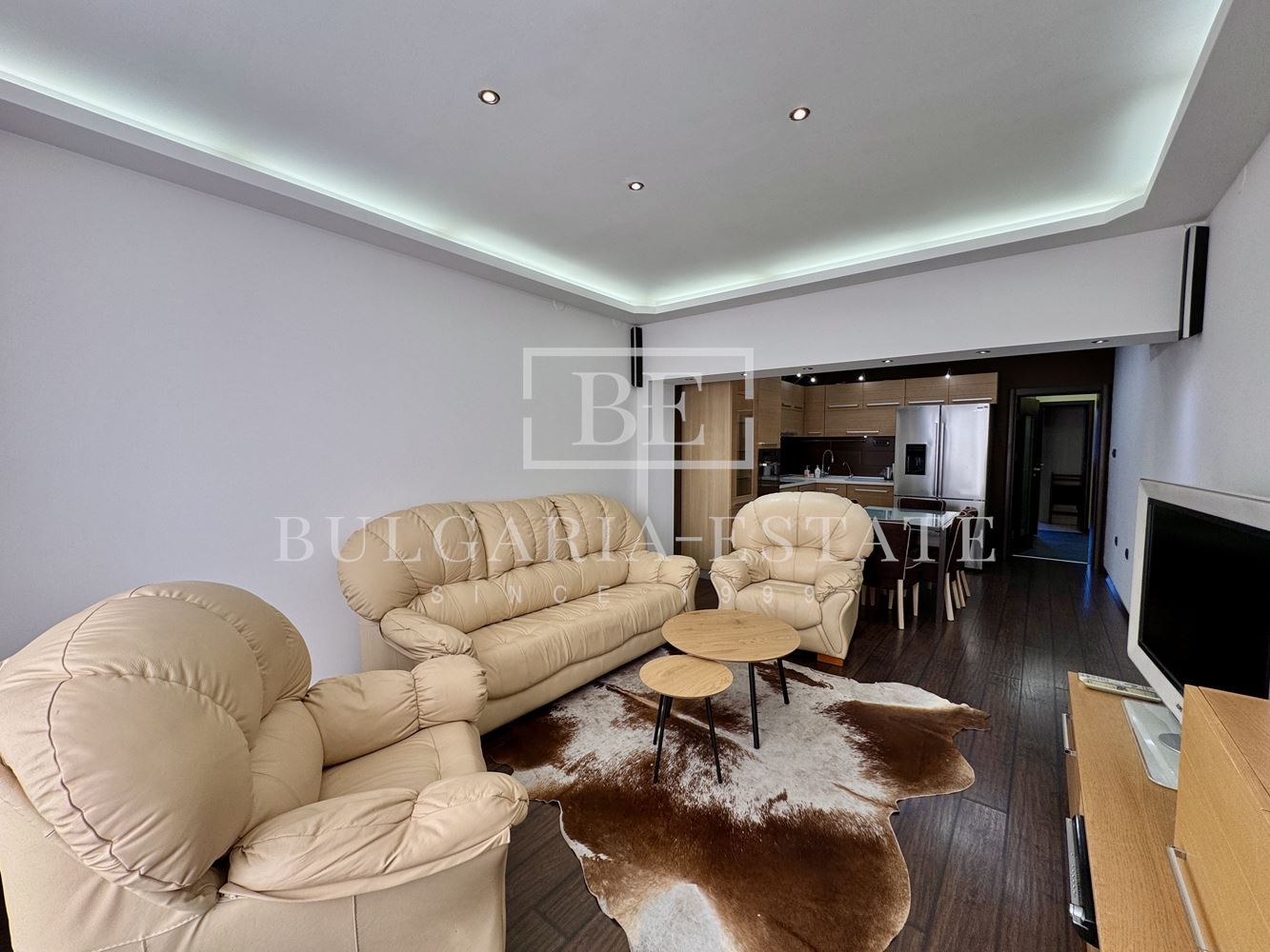 Елегантен тристаен апартамент, напълно обзаведен, в топ центъра на Варна-0 Елегантен тристаен апартамент, напълно обзаведен, в топ центъра на Варна - 0