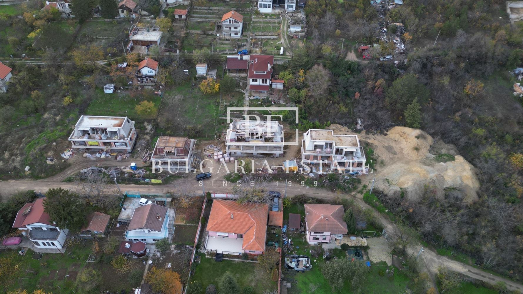 Дом 199 кв.м с двором 300 кв.м и 2 парковочными местами - Манастирски рид - 0