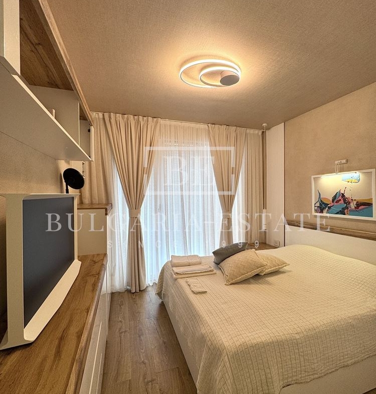 ЕКСКЛУЗИВНО! Луксозен тристаен апартамент в Св. Св. Константин и Елена - 0