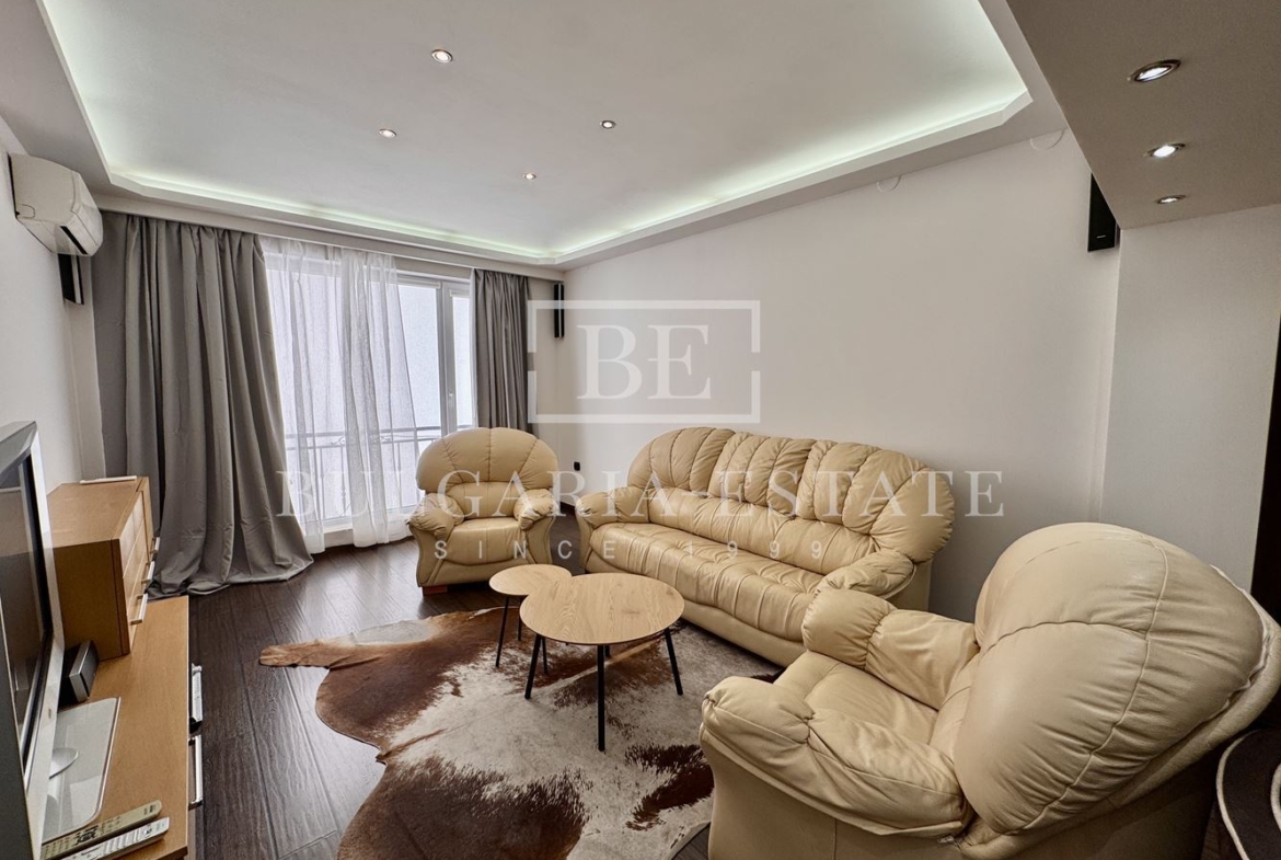 Елегантен тристаен апартамент, напълно обзаведен, в топ центъра на Варна - 0