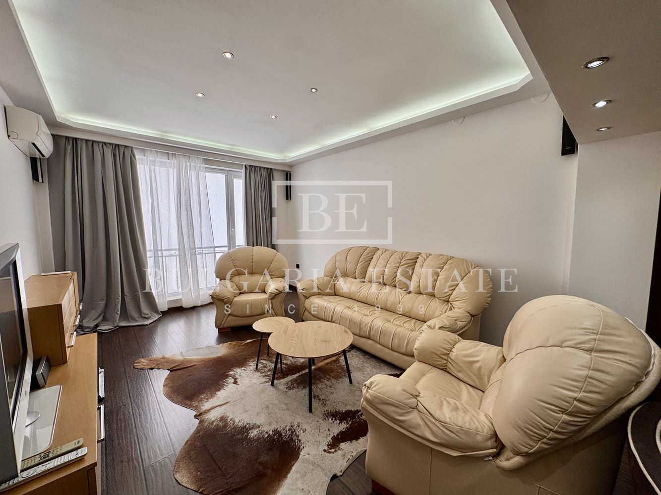 Елегантен тристаен апартамент, напълно обзаведен, в топ центъра на Варна-0 Елегантен тристаен апартамент, напълно обзаведен, в топ центъра на Варна - 0