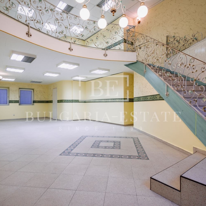 Ексклузивно от България Естейт: Магазин и Коктейл Бар в Центъра на Варна - 0