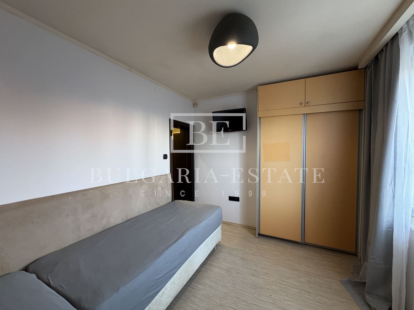 Елегантен тристаен апартамент, напълно обзаведен, в топ центъра на Варна-0 Елегантен тристаен апартамент, напълно обзаведен, в топ центъра на Варна - 0