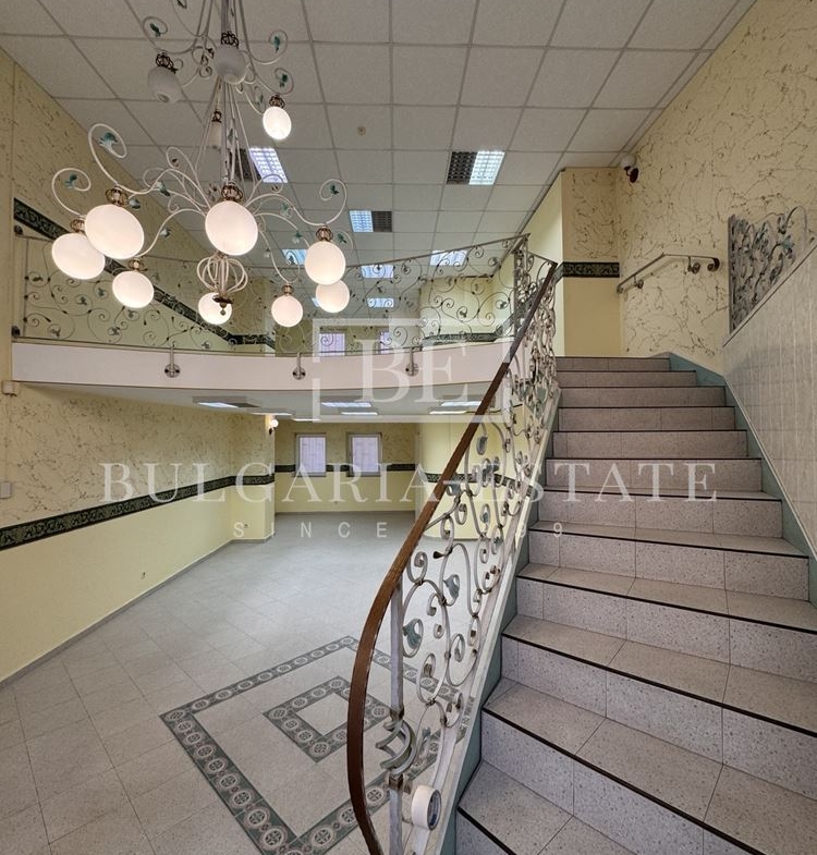 Ексклузивно от България Естейт: Магазин и Коктейл Бар в Центъра на Варна - 0