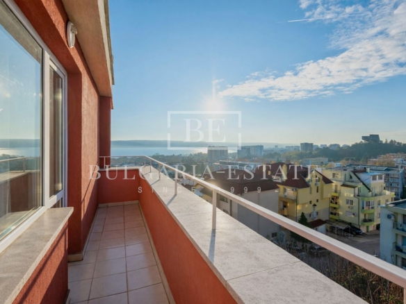 Тристаен апартамент с морска панорама – кв. Бриз + двоен гараж и паркомясто - 0