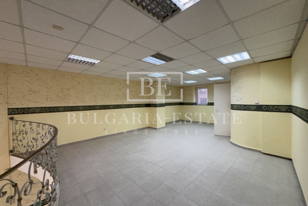 Ексклузивно от България Естейт: Магазин и Коктейл Бар в Центъра на Варна - 0